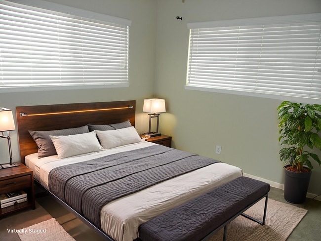 Building Photo - 352 S Pine St