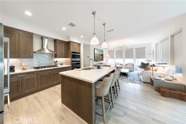 Building Photo - 983 Doheny Way