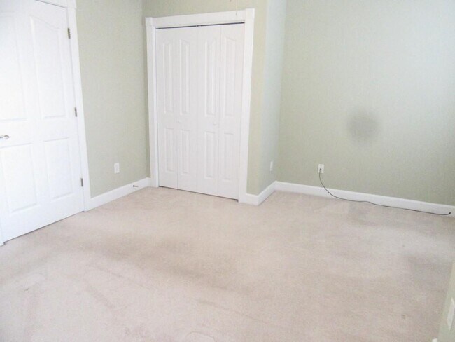 Building Photo - 2241 Waterview Dr