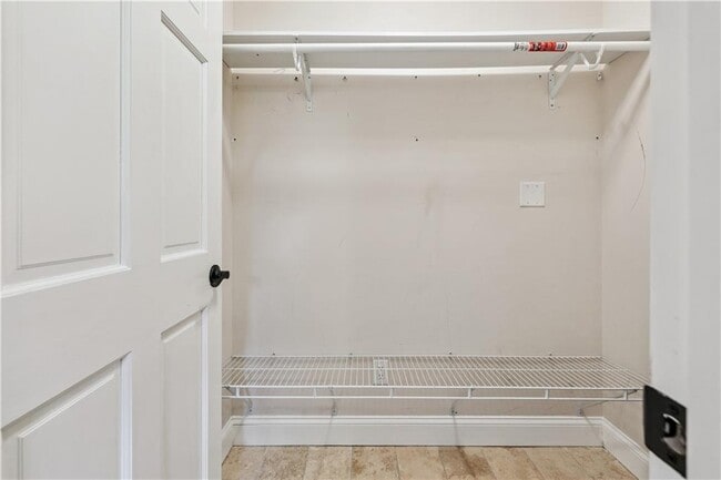 Building Photo - 1578 Lincoln Ave SE