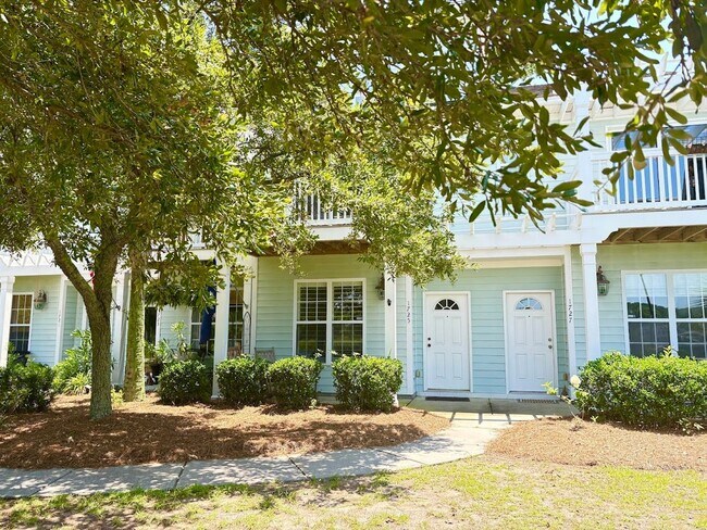 Building Photo - Beautiful 3-Bedroom, 3.5-Bath Townhome in ...
