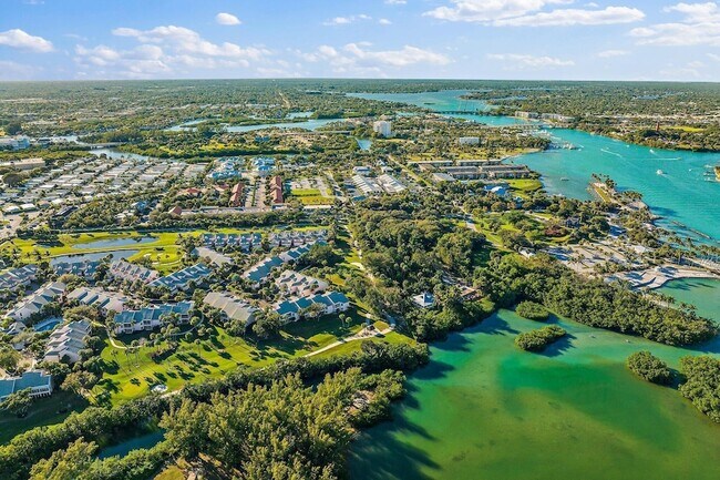 Building Photo - 3902 Fairway Dr S