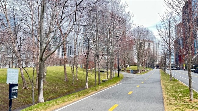 Building Photo - 2 Earhart St