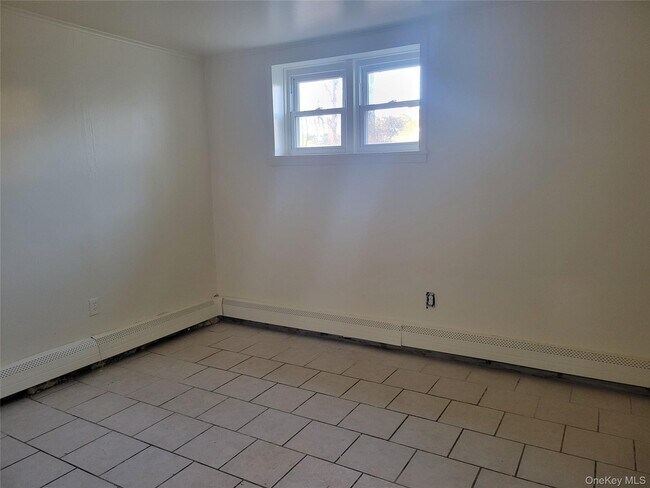 Building Photo - 3479 Lexington Ave