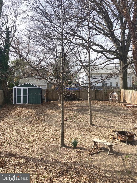 Building Photo - 626 S Irving St