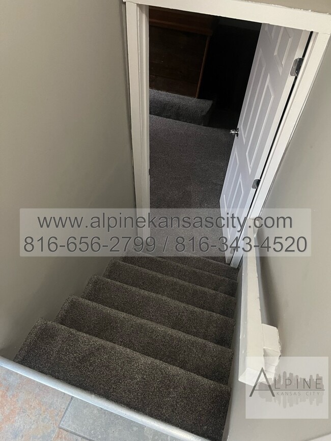 Building Photo - Updated Independence Duplex, Fort Osage SD