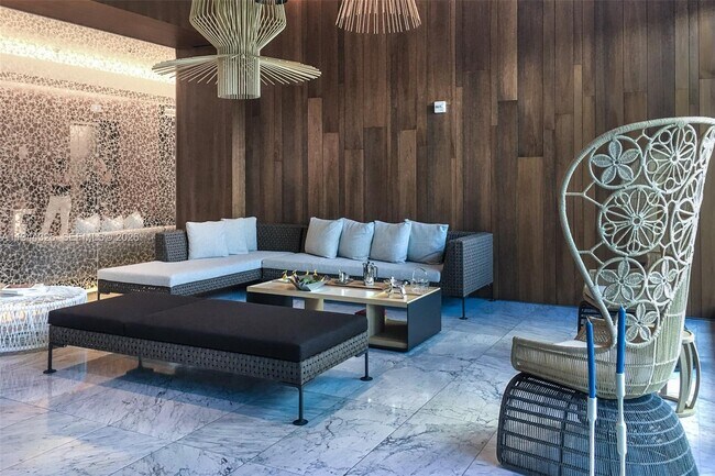 Building Photo - 68 SE 6th St