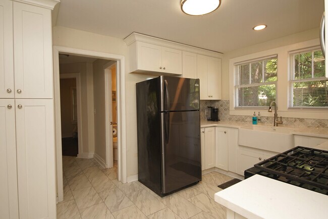 Building Photo - 37 Magnolia Ave SE