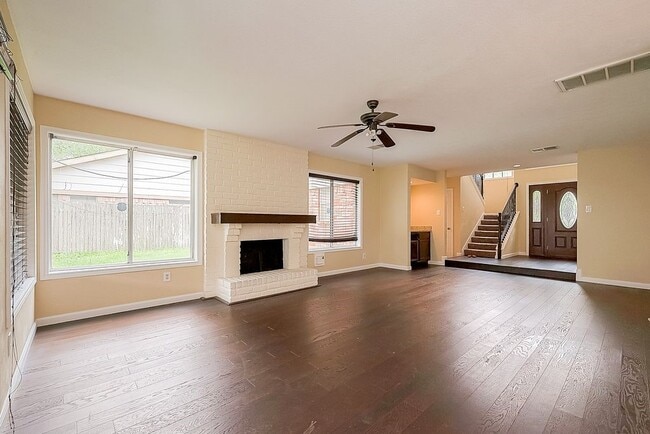 Building Photo - 2039 Shorewood Ln