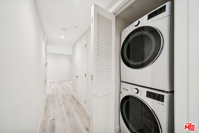 Building Photo - 1051 S Corning St