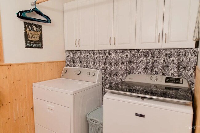 Building Photo - 2565 N 3rd E St