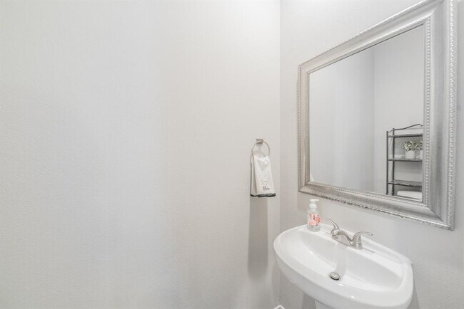 Building Photo - 1206 Oxon Run