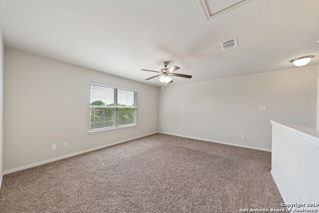 Building Photo - 4 Bedroom/2.5 Bath Mesa Creek Subdivision