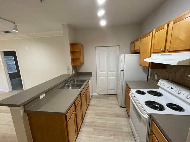 Building Photo - 4207 S Dale Mabry Hwy
