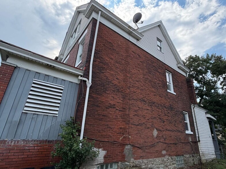 Building Photo - 7122 Idlewild St
