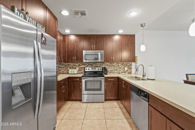 Primary Photo - 5450 E Deer Valley Dr
