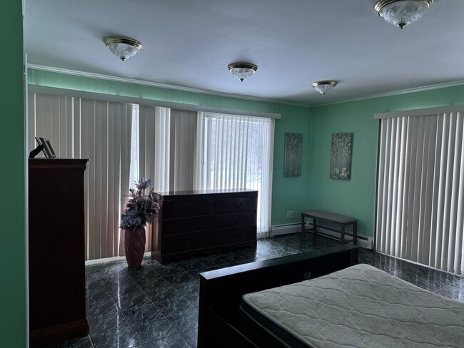 Building Photo - 47 Waterman St