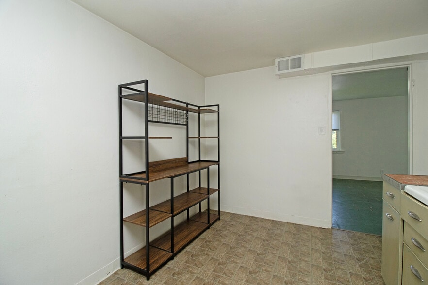 Building Photo - 701 5th Ave N