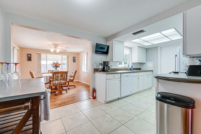 Building Photo - 7536 Topay Ln