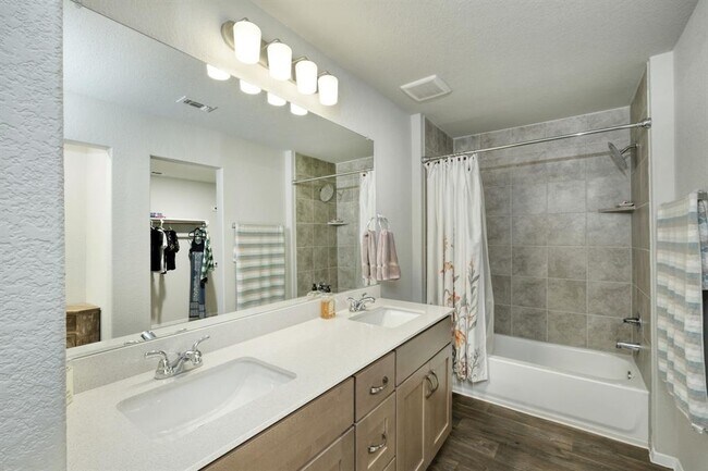 Building Photo - 2615 Paragon Fox Dr