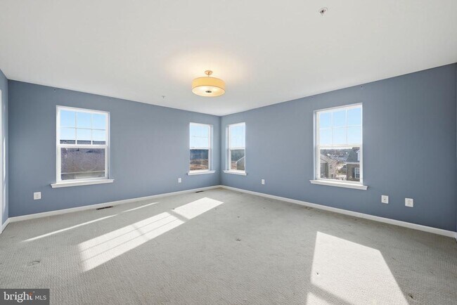 Building Photo - 9701 Tealbriar Dr