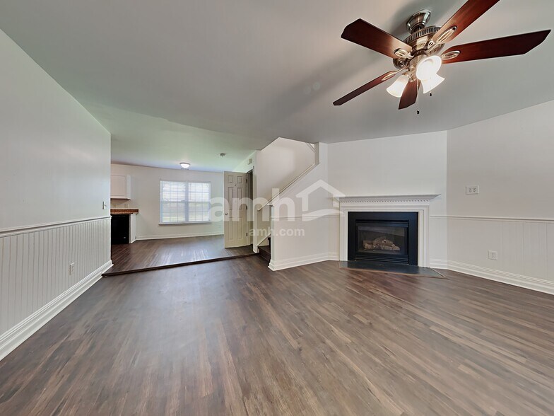 Building Photo - 122 Towering Pine Dr