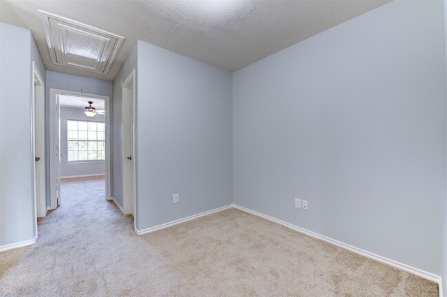 Building Photo - 47 Wickerdale Pl