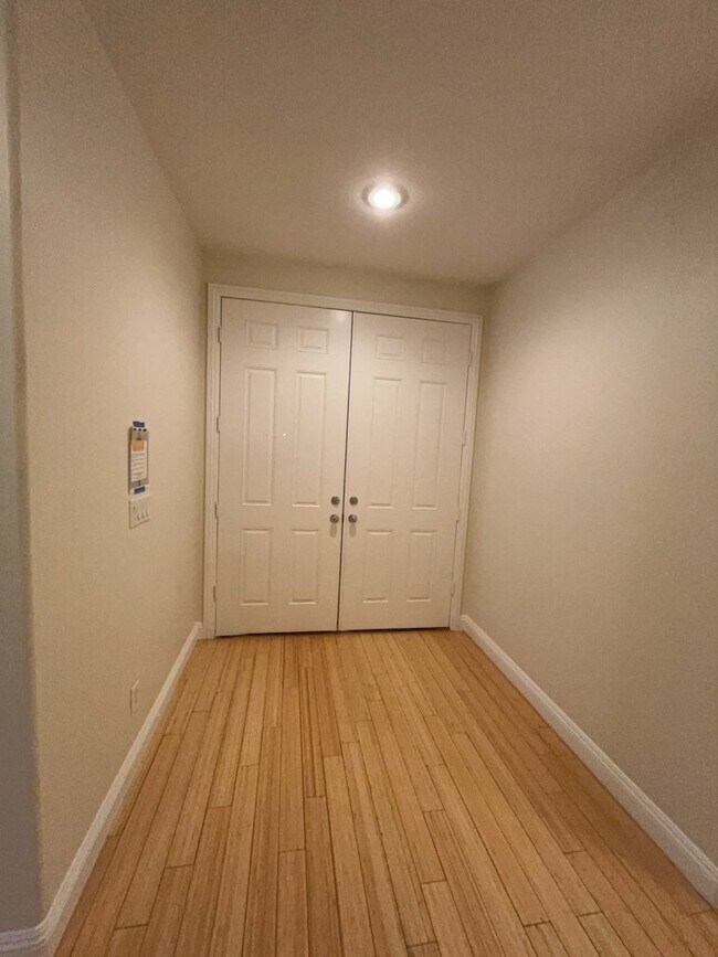 Building Photo - 6043 Eganridge Ct