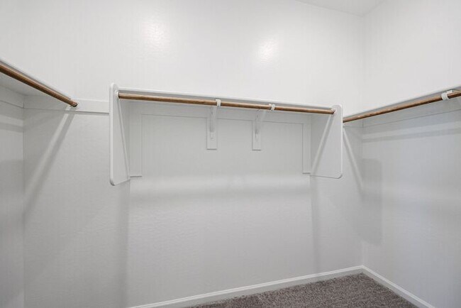 Building Photo - Alamar Subdivision 5 Bedroom Home For RENT!