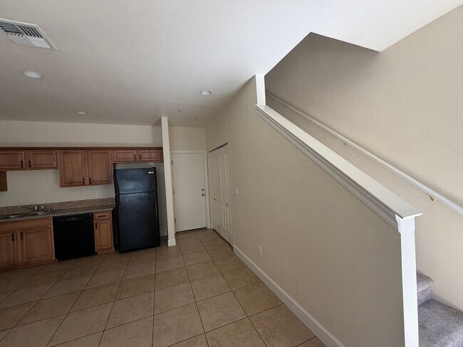 Building Photo - 165 Lancaster Dr