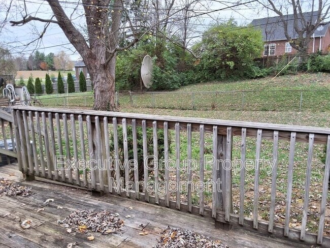 Building Photo - 801 Monin Rd