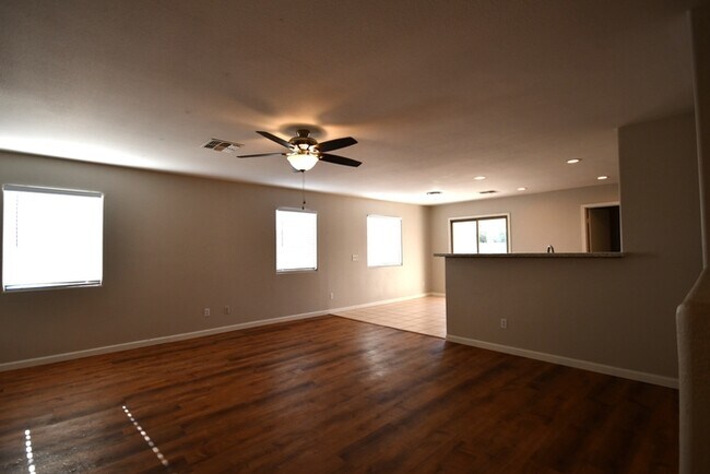Building Photo - 3 Bed 2 Bath Single Level Home in Johnson Ranch! $1800 per month Plus fees