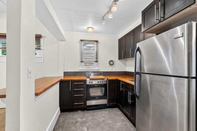 Building Photo - 1Bd/1Ba Seattle Home