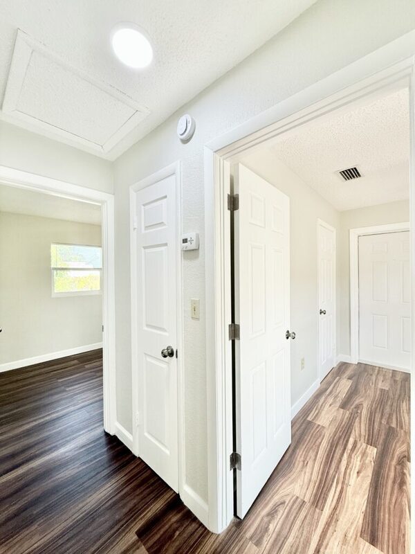 Building Photo - 1221 Jewel Ave