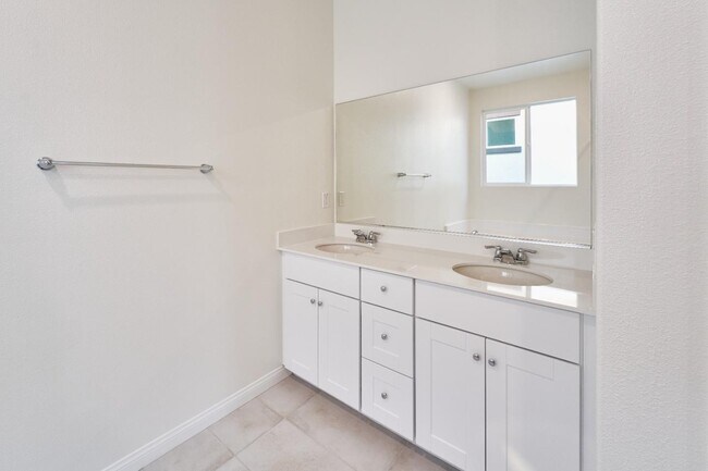 Building Photo - 729 Daniel Freeman Cir