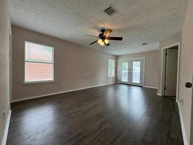 Building Photo - 1407 Ashley Dr