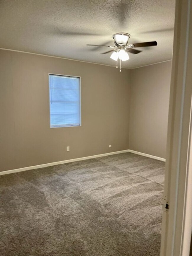 Building Photo - 410-412 N 6th Street