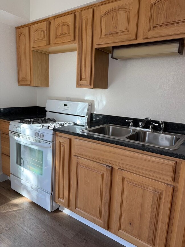 Building Photo - Pine Grove Home