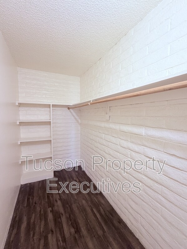 Building Photo - 20 N Leonora Ave