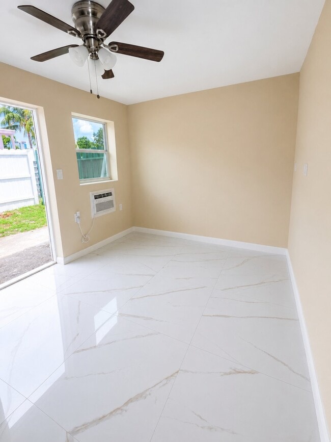 Building Photo - 4054 SW 50th St
