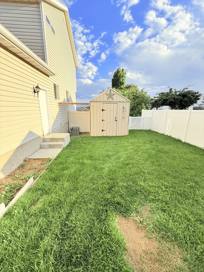 Building Photo - 359 W 1120 N