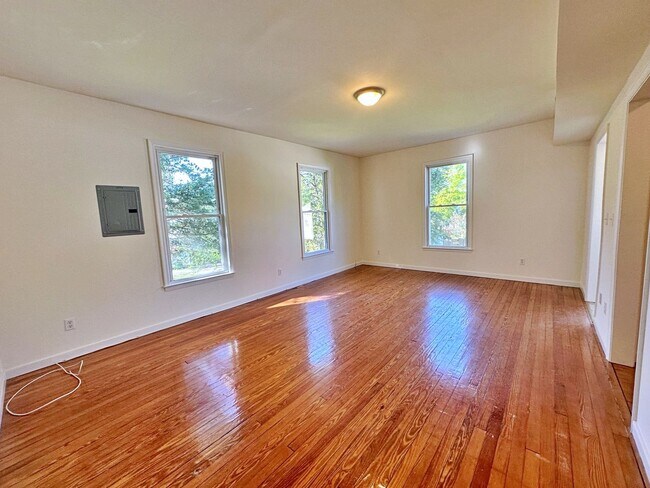 Building Photo - 1208 Avondale Ave