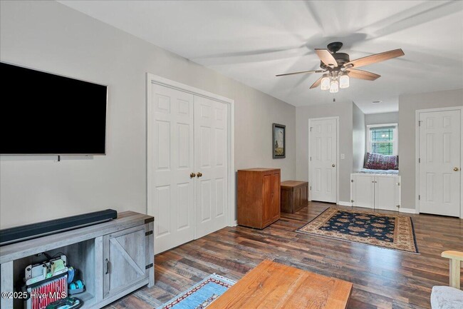 Building Photo - 209 Lazar Ln