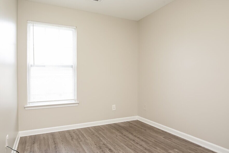 Building Photo - 8047 Logan Dr