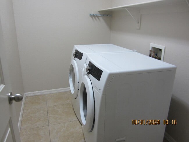 Building Photo - Beautiful Siungle-story home in Aliante