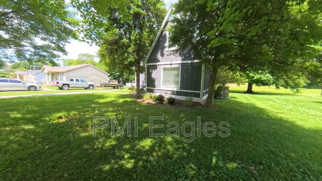 Building Photo - 504 Willow Ln