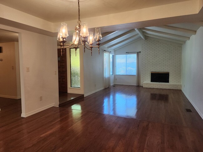 Building Photo - 4 bedroom home off of Mayberry Dr in Reno