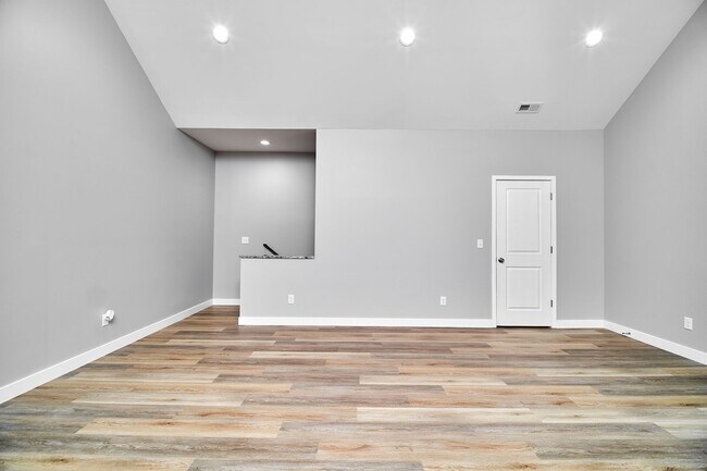 Building Photo - 3BD/2BA brand new condo in Irvington!