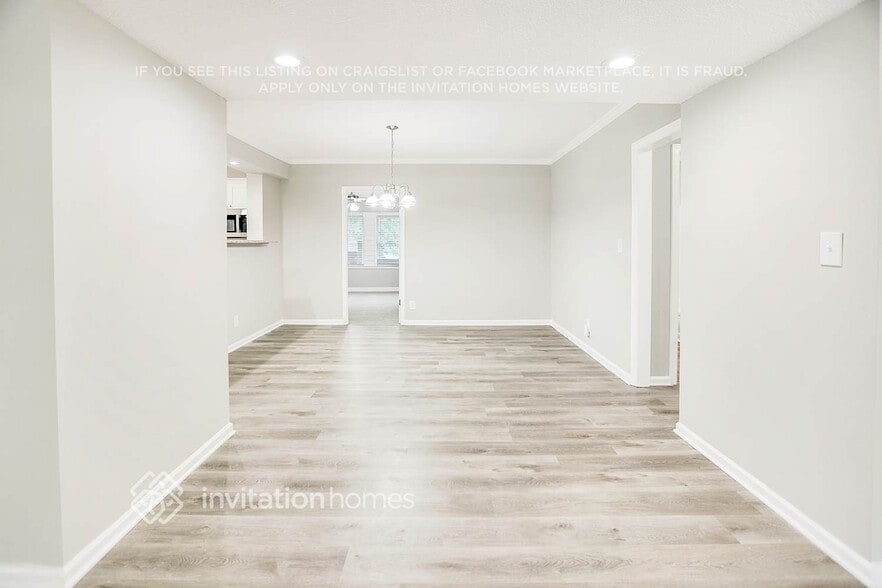 Building Photo - 2319 Delowe Dr