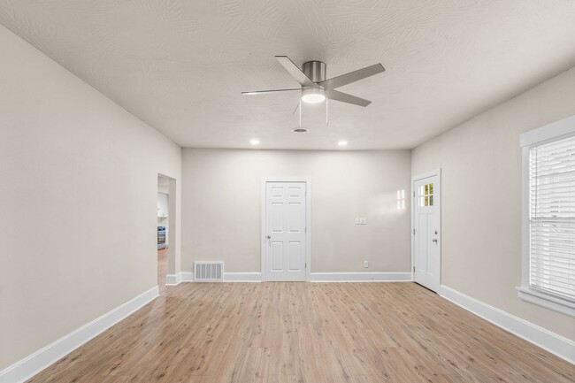 Building Photo - Available May 15!